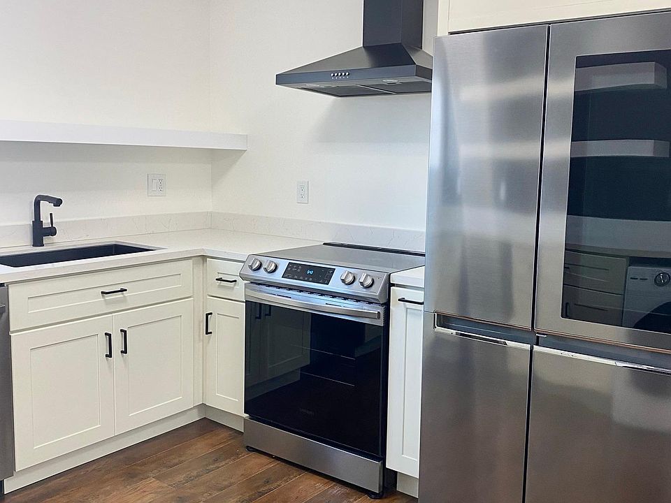 2-STORY 3bed & 2Bath Kitchen. (AVAILABLE ON AUGUST 1ST, CALL RESERVE YOUR SPACE NOW)