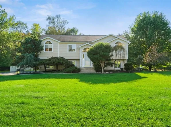 44 Country Hollow, Highland Mills, NY 10930