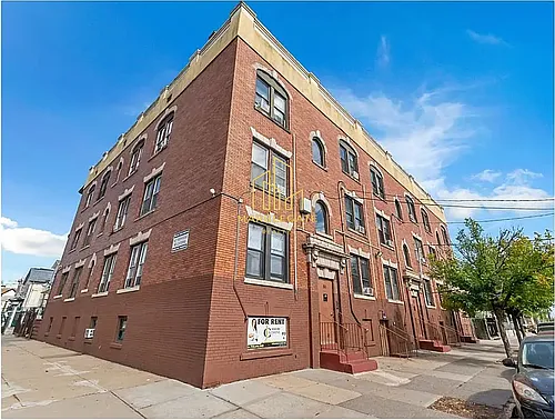 84 2nd St Photo 1
