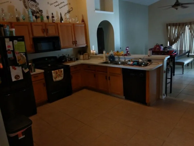 3 bed, 2.0 bath, 1642 sqft, $2,100 — Photo 4