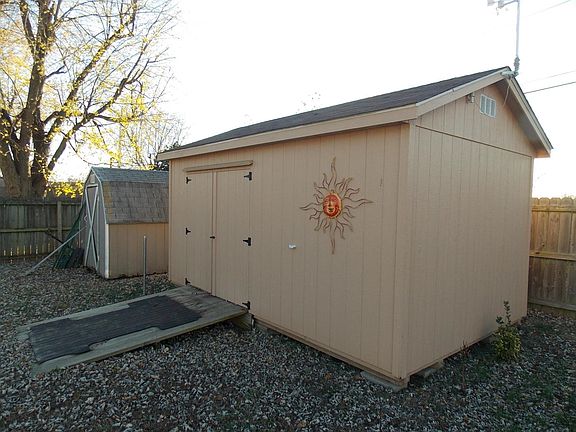 2 Storage Sheds