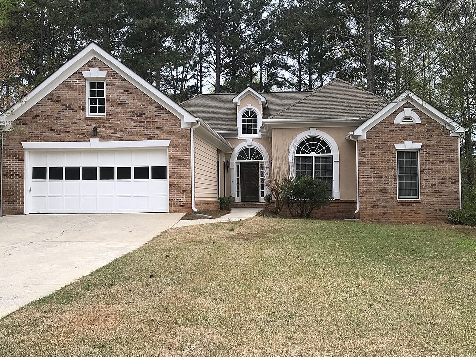 FRONT EXTERIOR - Ranch/bsmt