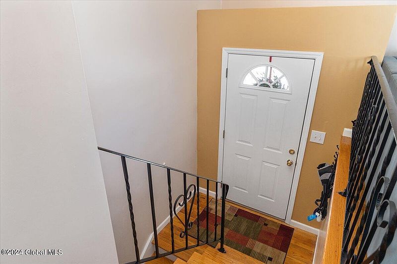 3rd image of 32 Holly Boulevard