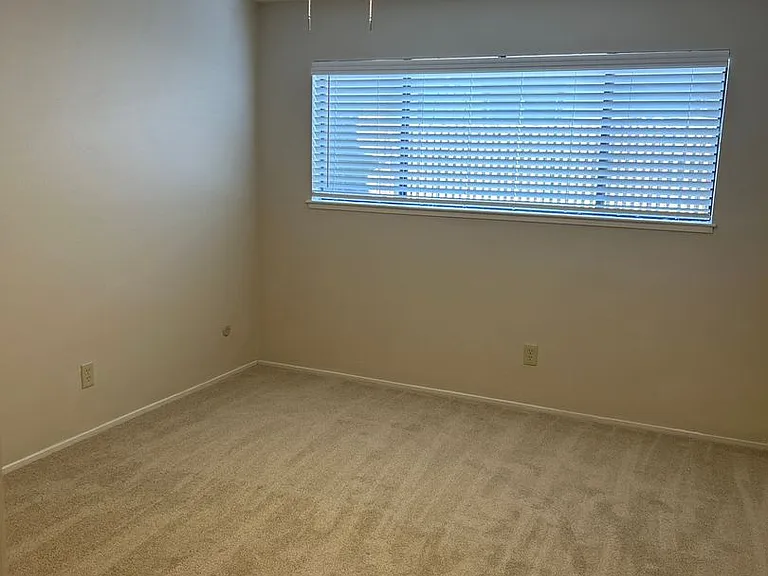 Ravenwood Apartment Homes — Photo 17
