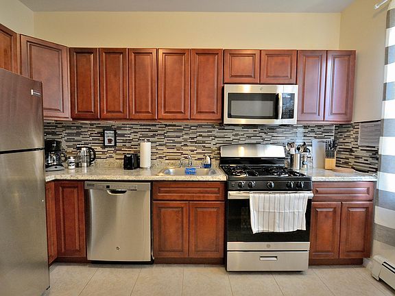3rd image of 208 Clendenny Ave #2