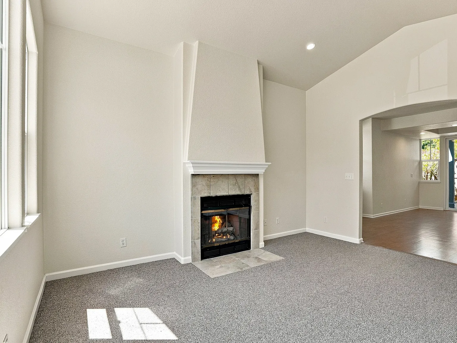 4 bed, 2.5 bath, 1426 sqft, $5,200 — Photo 3