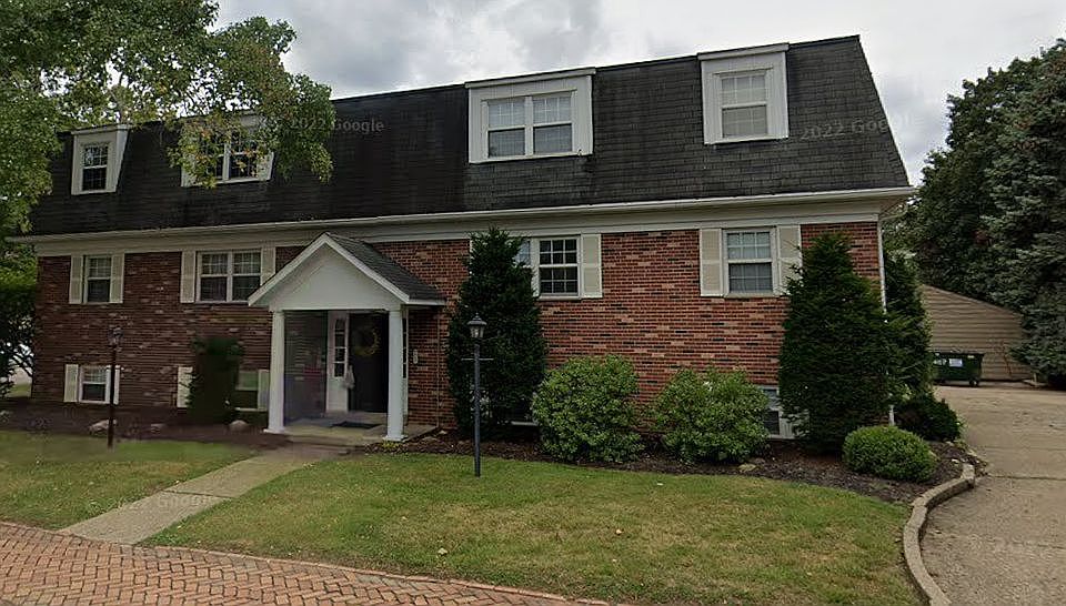 1st image of 407 Beaver St