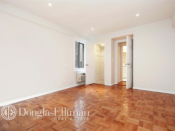 4th image of 240 E 55th St APT 14A