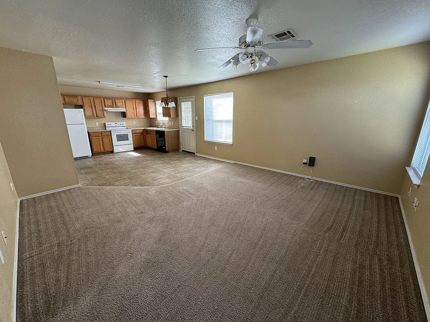 3-Bedroom Duplex for Rent in Killeen — Photo 4