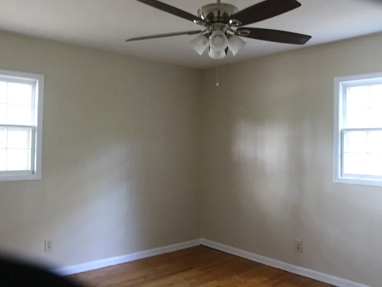 712 Goodall Ave — Photo 5