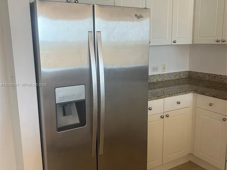 19501 W Country Club Dr #611 — Photo 4