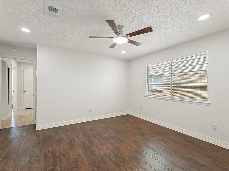 12402 Jaguar Dr — Photo 14