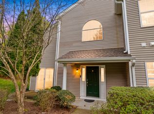 40 Four Oaks Rd #40, Bedminster, NJ 07921