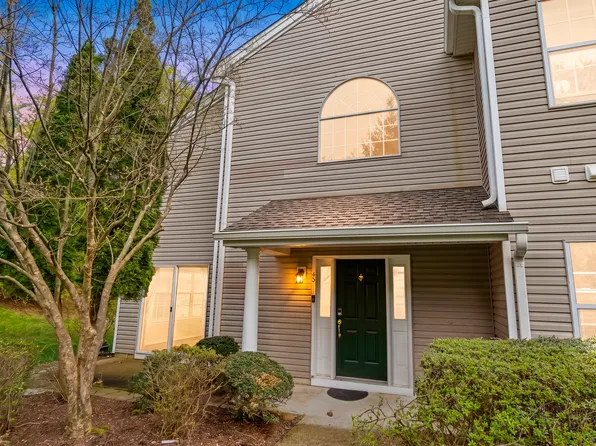 40 Four Oaks Rd #40, Bedminster, NJ 07921