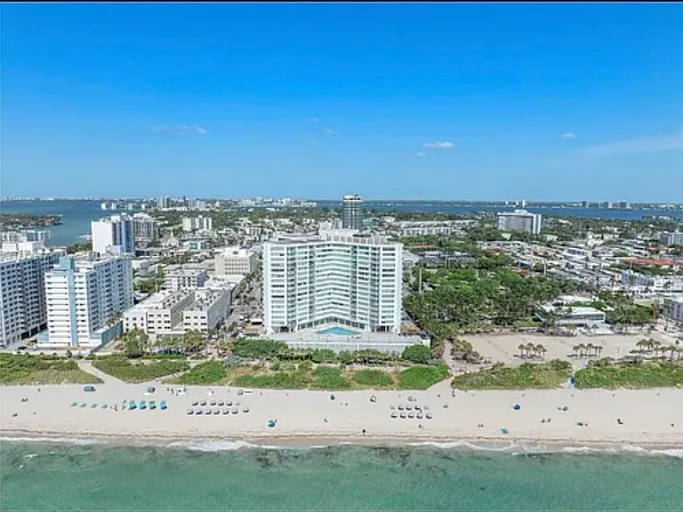 7135 Collins Ave #1033 — Photo 4