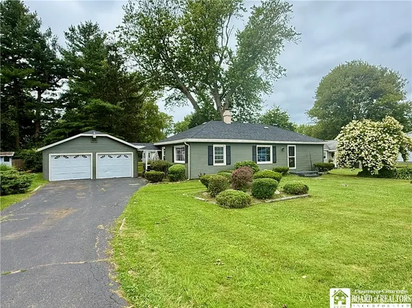 10609 Lakewood Dr, Dunkirk, NY 14048