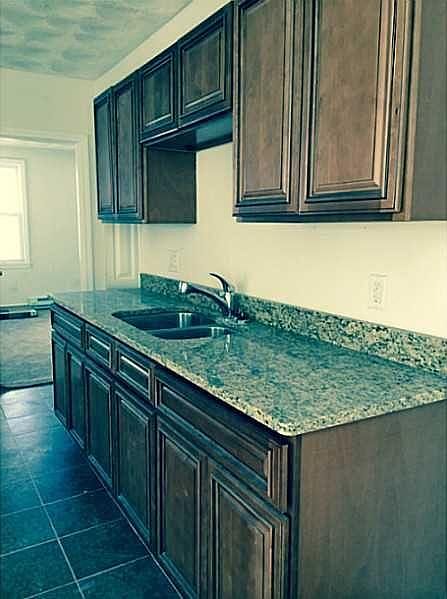 2nd image of 104 Ridge St APT 3R