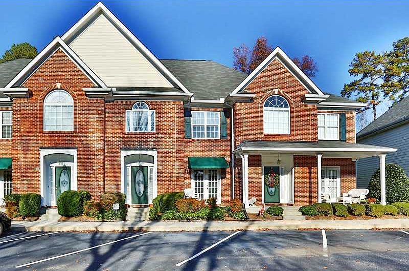 1st image of 2075 Pine Tree Dr APT F3