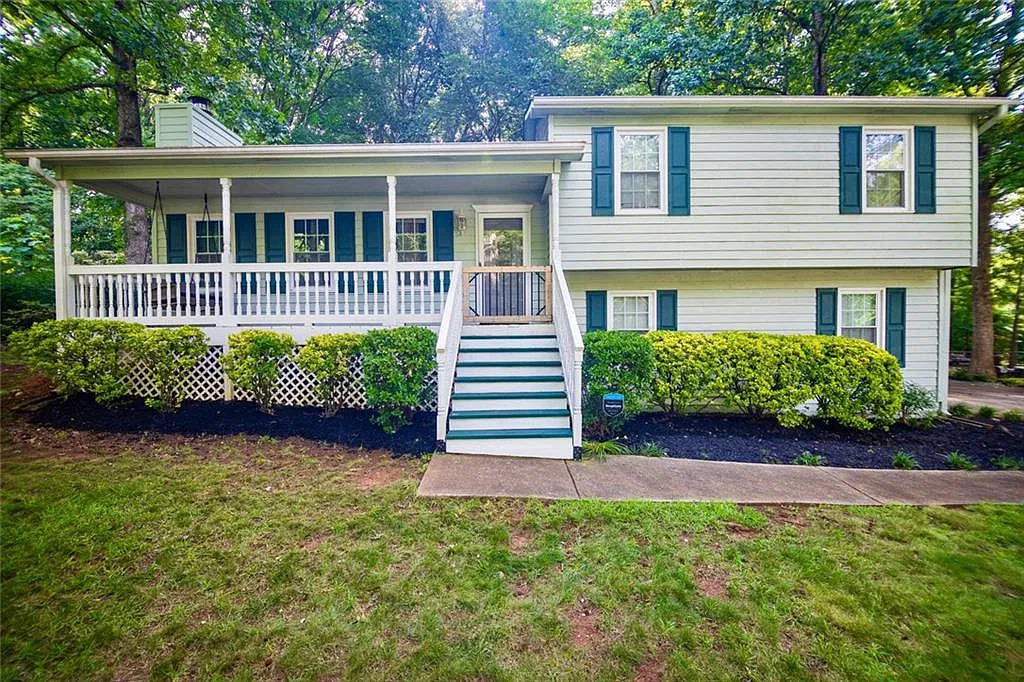 3 bed, 1824 sqft, $2,100 — Photo 1
