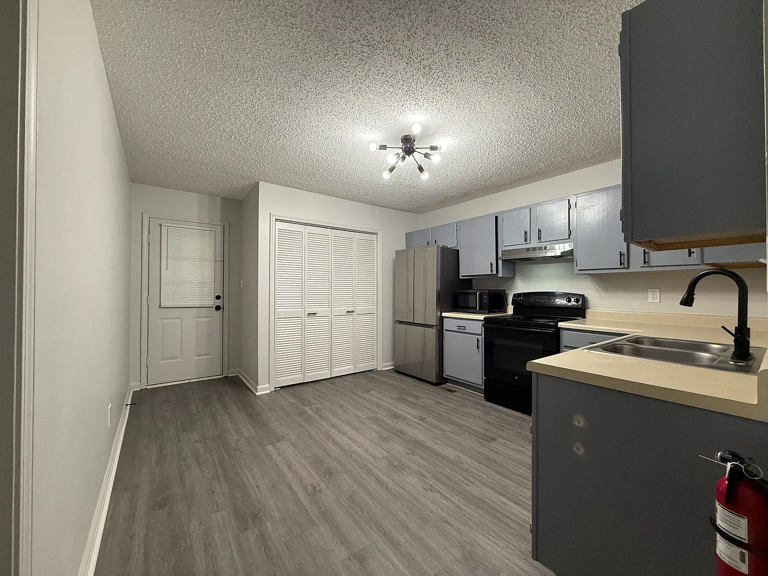 2 bed, 900 sqft, $1,299 — Photo 3