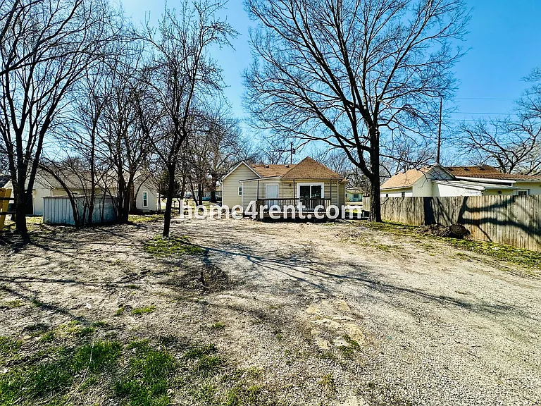 220 N Walnut St — Photo 31