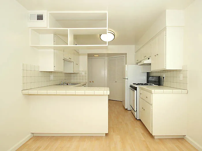 120-122 E Creek Dr — Photo 8