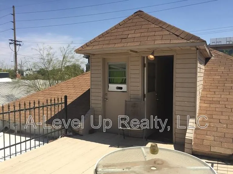 723 E 6th St — Photo 9