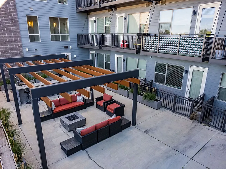 Axis West Flats — Photo 43
