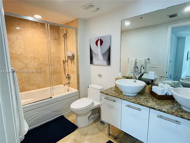 41 SE 5th St #2305 — Photo 23