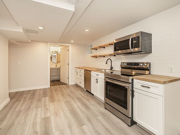 Kitchen (Virtually Staged)
