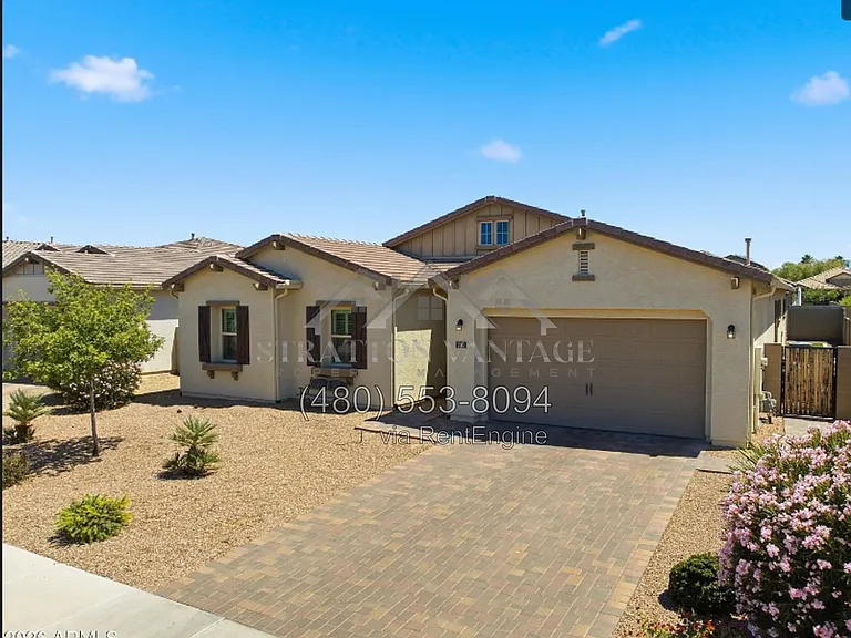 1083 E Holland Park Dr — Photo 2