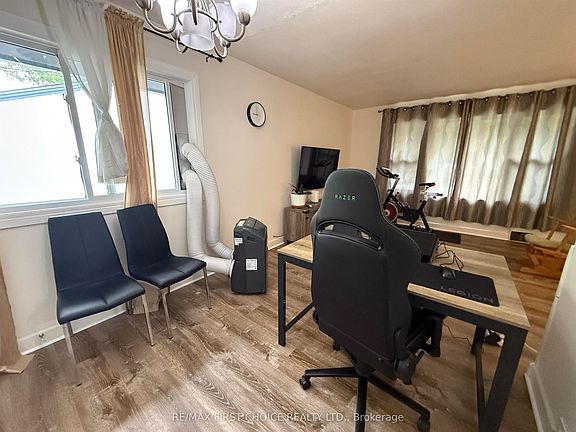 5th image of 79 Maple Cres
