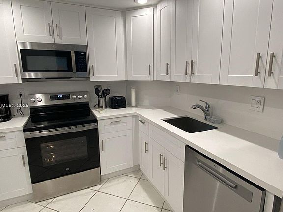 4th image of 300 Bayview Dr APT 1901