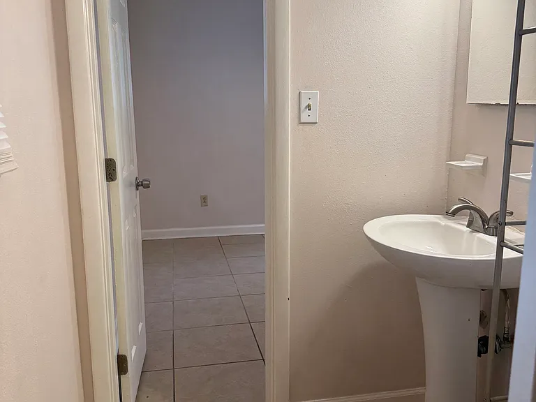 1028 Potomac Dr — Photo 8