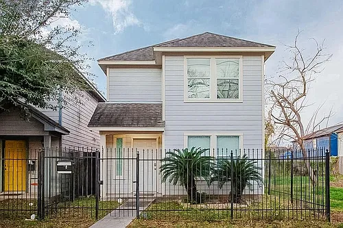 1118 Wilson St Photo 1