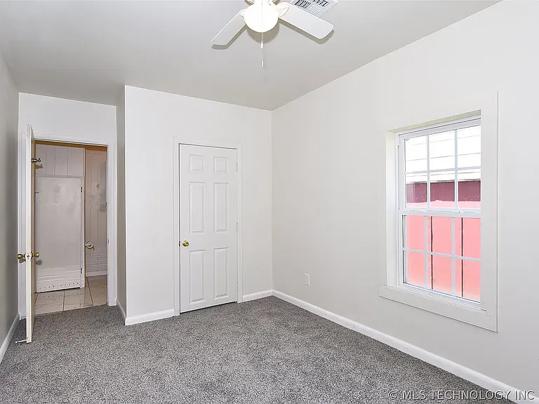 535 E Oak St — Photo 19
