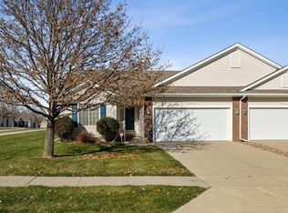 2400 E Southlawn Dr, Des Moines, IA 50320