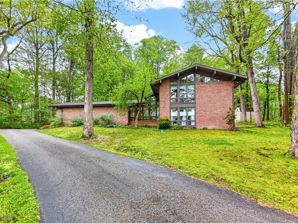 455 Barrington Ridge Rd, Painesville, OH 44077