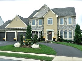 621 Greenhedge Dr, Lancaster, PA 17603