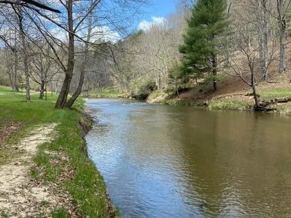 152 Rainbow Trout Ln, Woodlawn, VA 24381