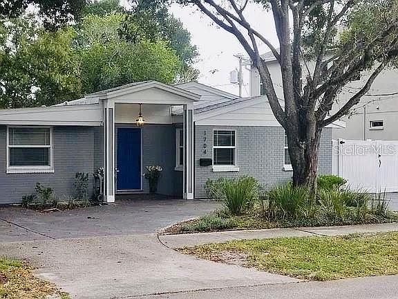 3rd image of 1704 S Lois Ave #1704