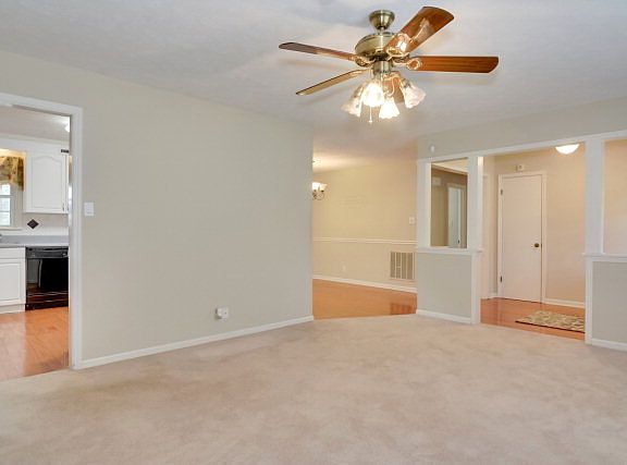5th image of 212 Lakewood Cir