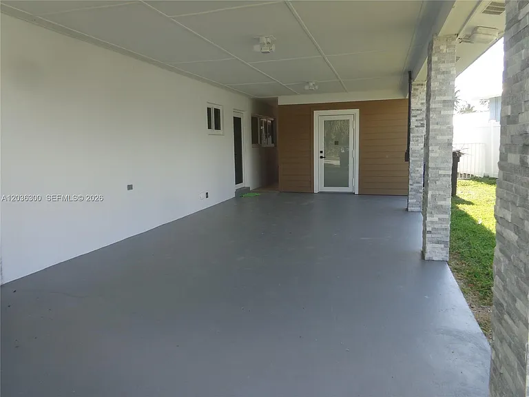 1565 Thumb Point Dr — Photo 10