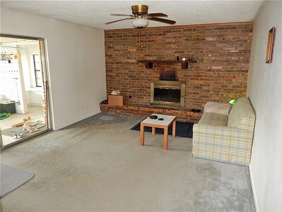 2nd image of 1626 Vinecrest Cir
