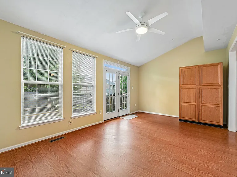 1724 Emory St — Photo 12