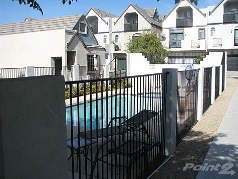 3rd image of 2835 E Pinchot Ave