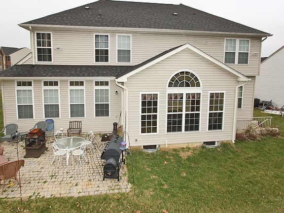 3rd image of 327 Maddex Farm Dr