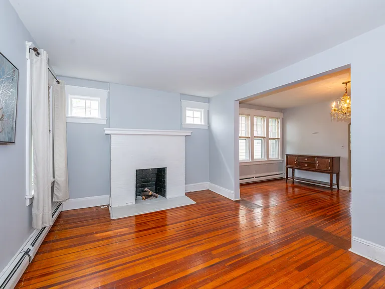 138 Harding Ave — Photo 4