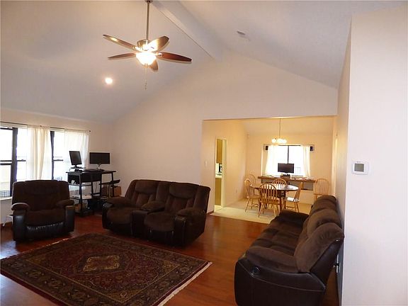 5th image of 460 Derby Ln