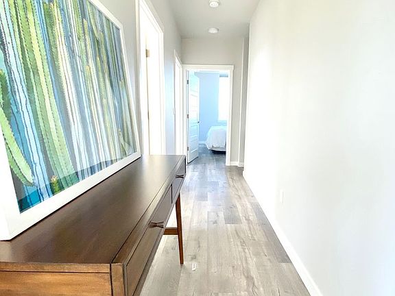 3rd image of 5521 15th Ave NE #202